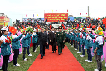 Young men in Hanoi eager to enlist